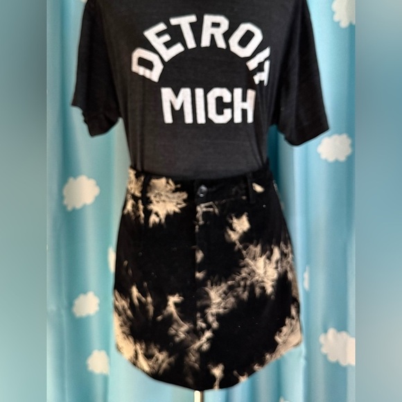Black and white Graphic mini Skirt- velvet-like.  Button zip front. - Picture 5 of 5